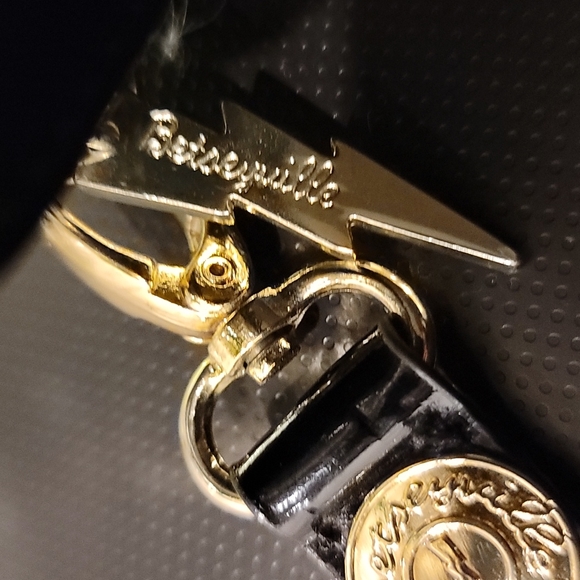 Betsey Johnson Heart Shape Wristlet - Picture 3 of 8